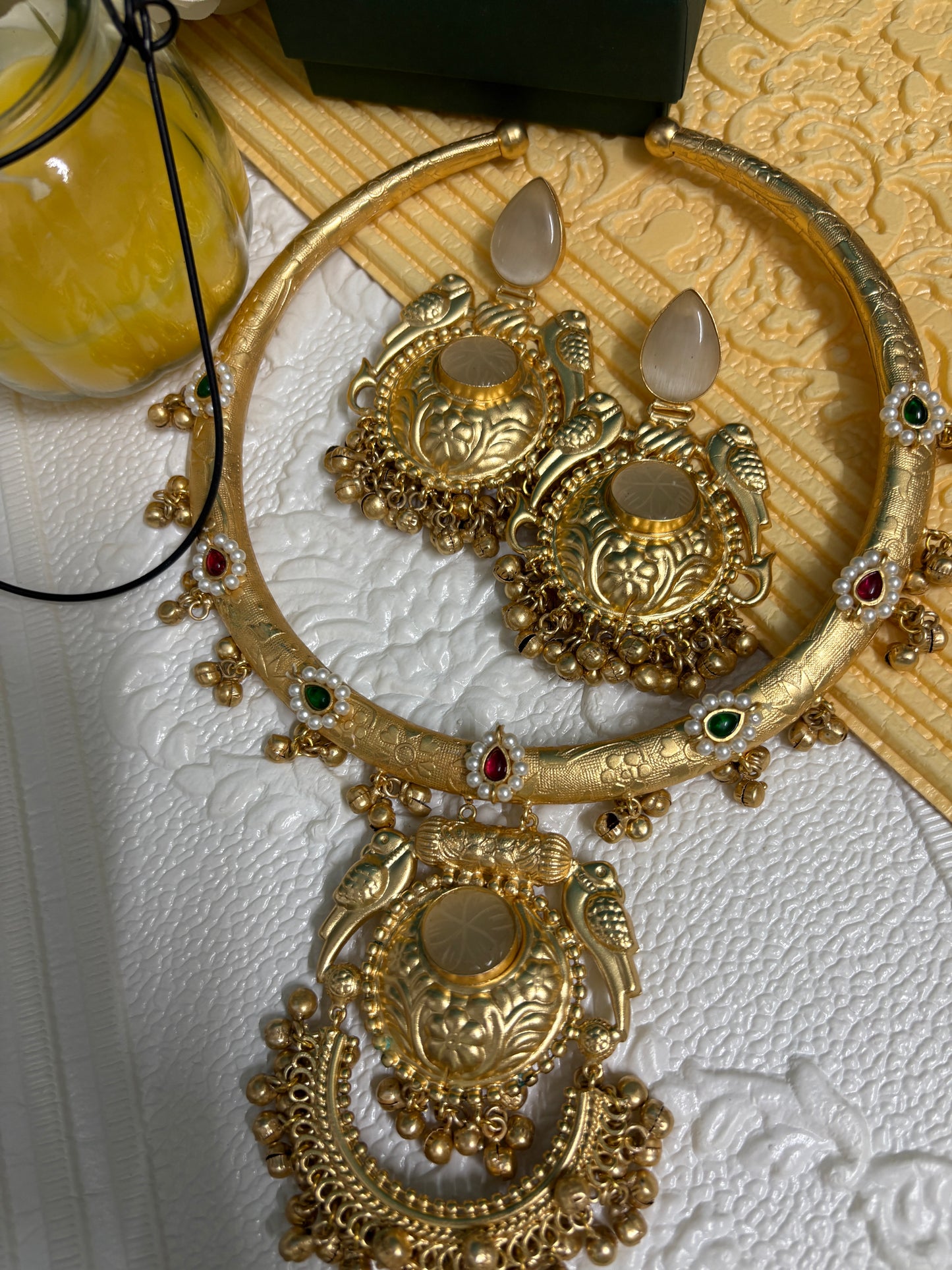 White Hasali Necklace Set