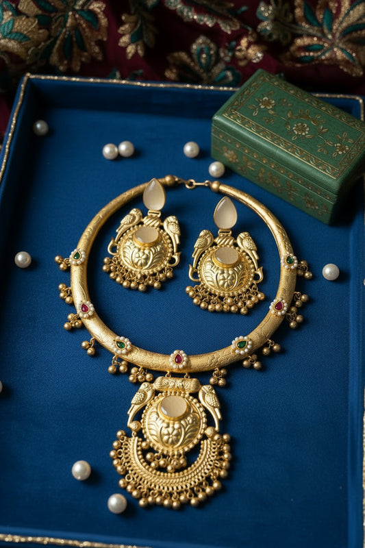 White Hasali Necklace Set