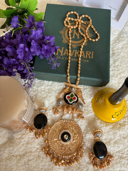 Black Kundan Golden Brass Earrings