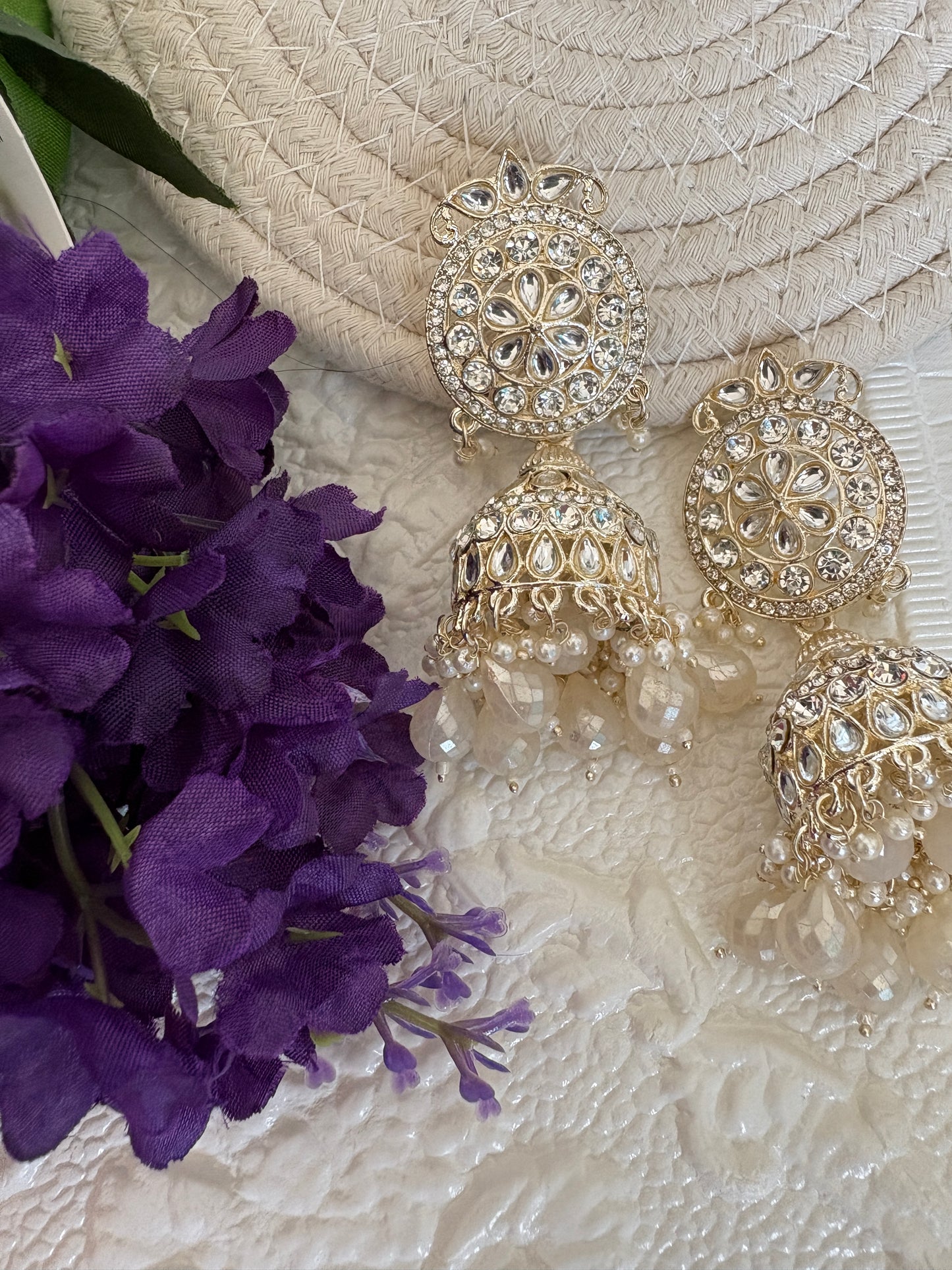 Beige White Kundan Earrings