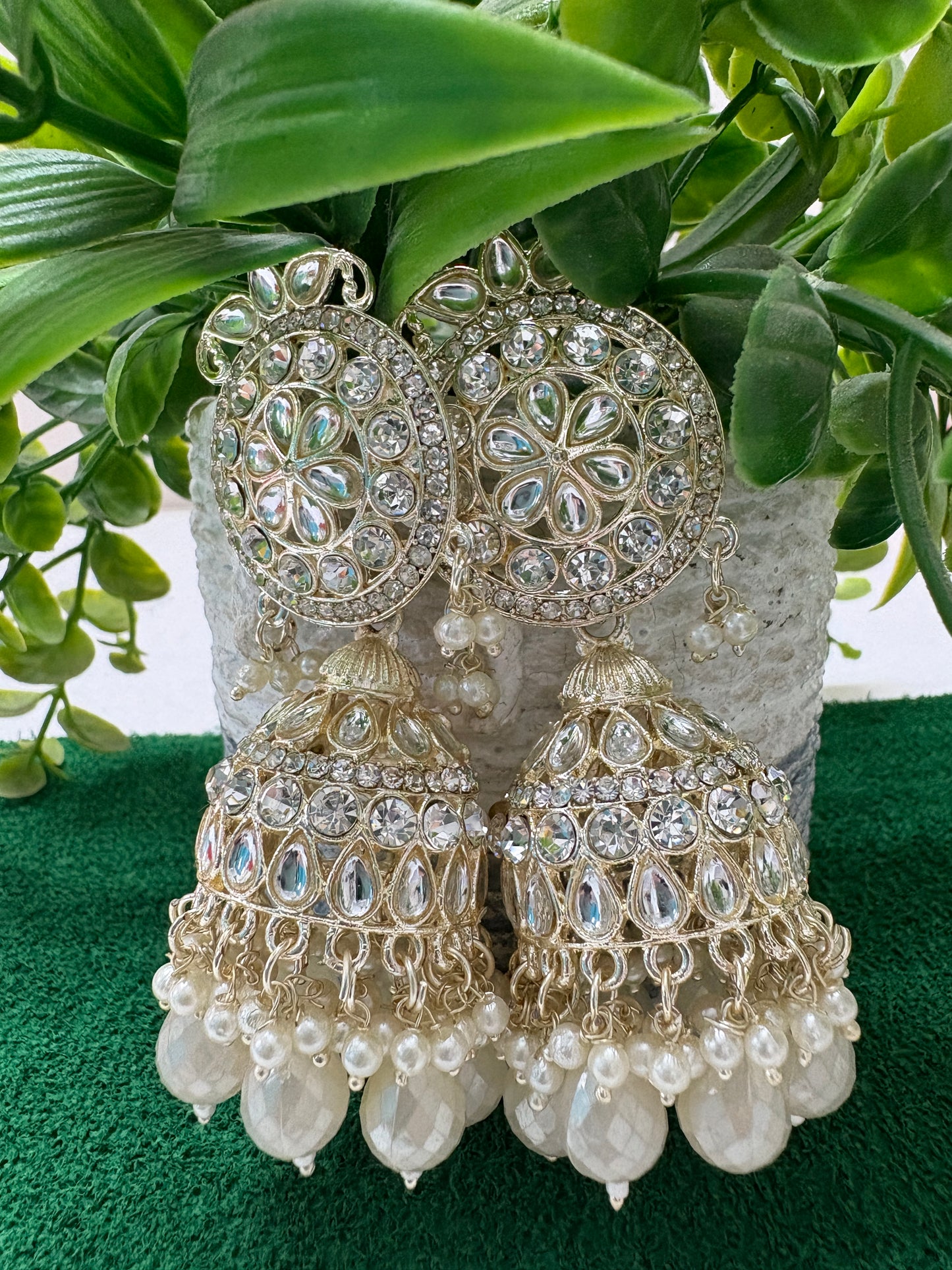 Beige White Kundan Earrings