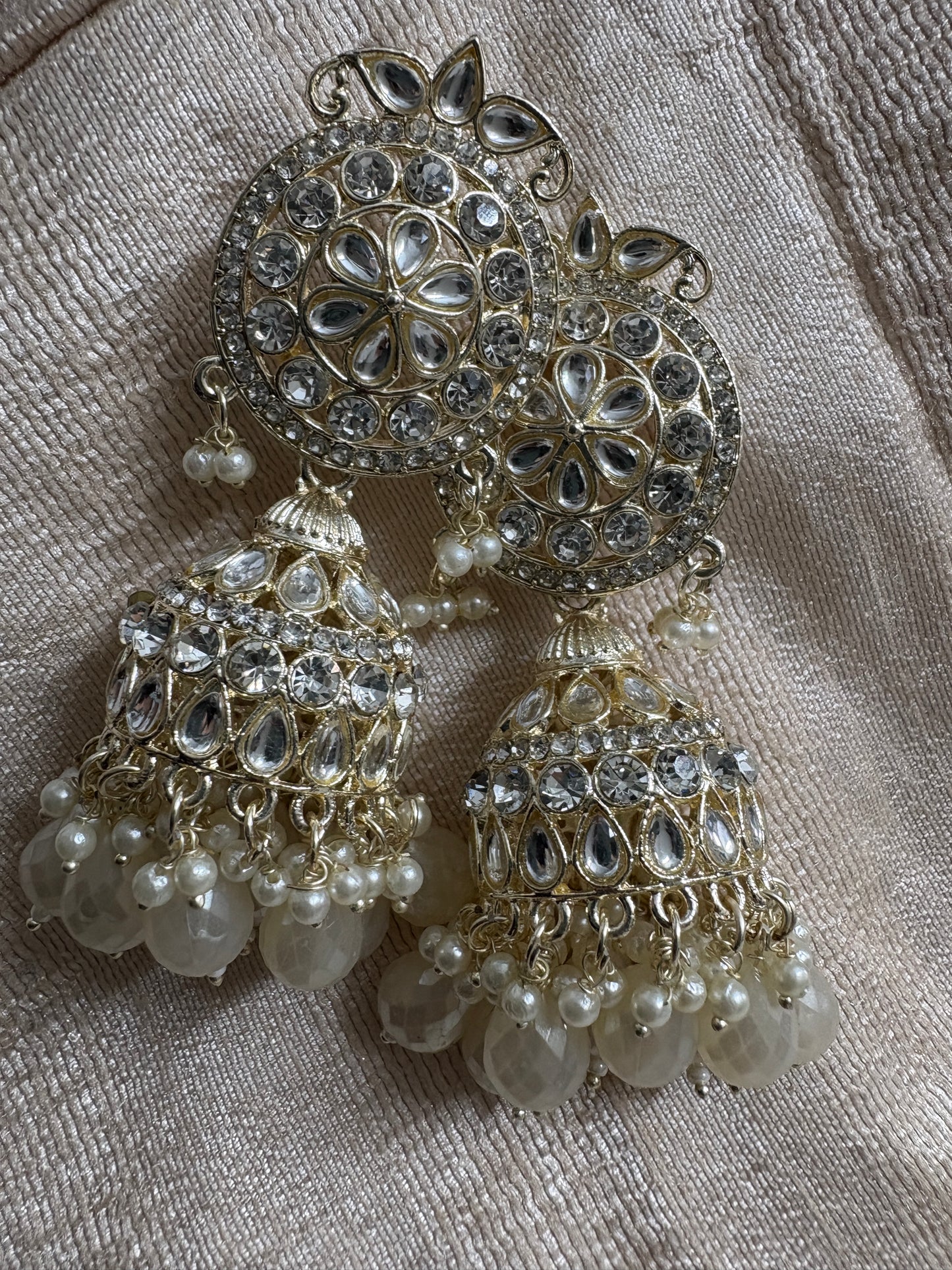 Beige White Kundan Earrings